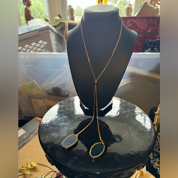Jewelry - Vtg Bolo Gold/Glass necklace